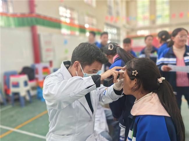 明心安”项目再赴西藏守护儿童眼健康九游会·j9网站“睛”彩六一：“眼(图7)